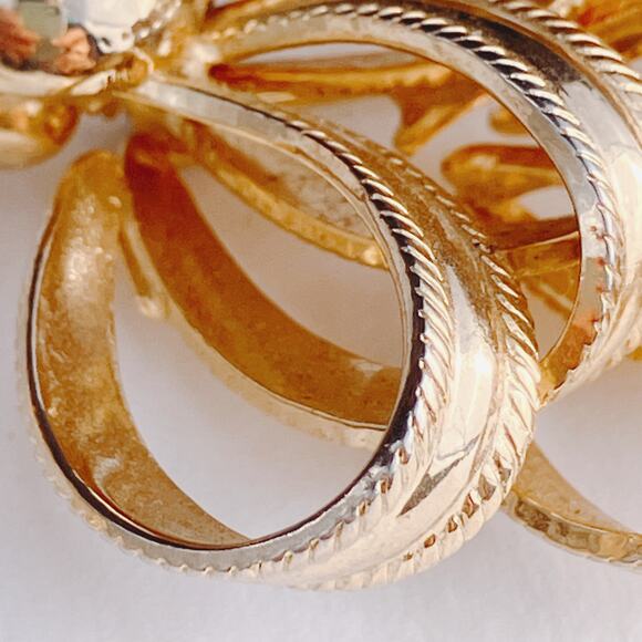 VTG Signed Kramer Mid Century Gold Tone Dimensional Ribbon Bow Brooch - Picture 11 of 12